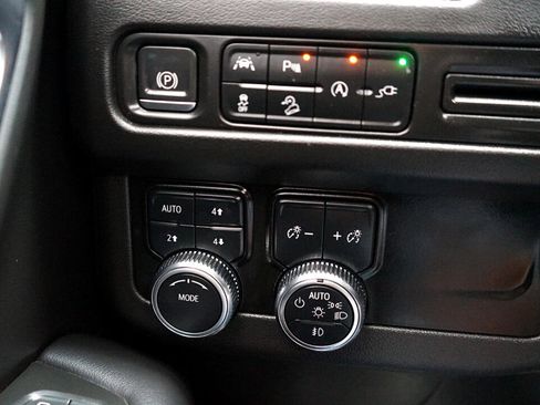 Used 2022 GMC Yukon AT4 image 18