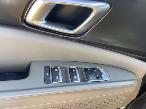 New 2025 Kia Carnival FWD image 12