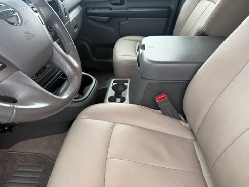 Used 2021 Nissan NV 3500 SL image 23