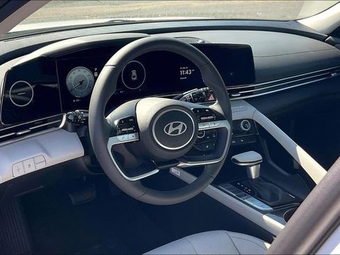 New 2025 Hyundai Elantra Limited image 6