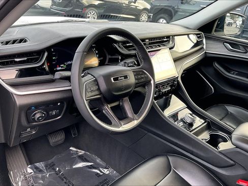 Used 2024 Jeep Grand Cherokee Limited 4xe image 13