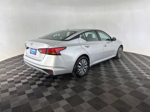 Used 2025 Nissan Altima 2.5 SV FWD image 7