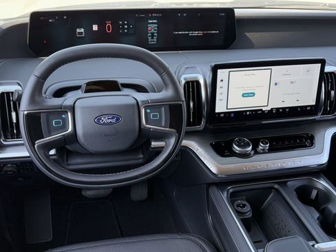 New 2025 Ford Expedition Platinum w/ Driver's Package image 43