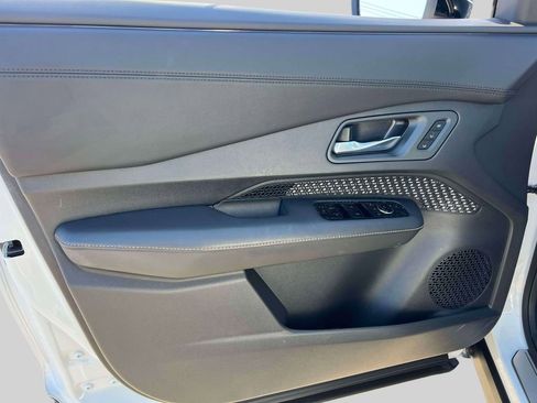 Used 2024 Nissan Ariya AWD image 16