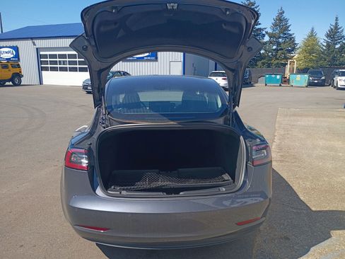 Used 2018 Tesla Model 3 Mid Range RWD image 16