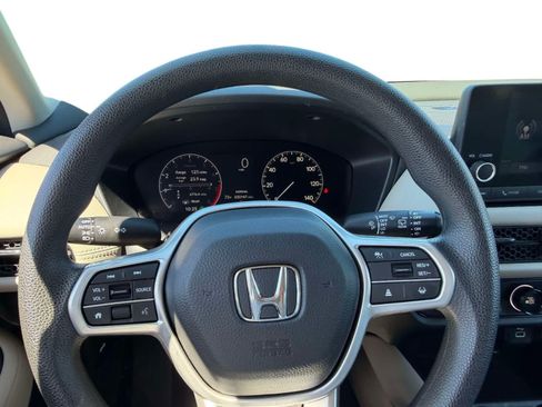 Used 2024 Honda HR-V LX image 32