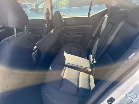 Used 2024 Nissan Altima 2.5 S FWD image 18