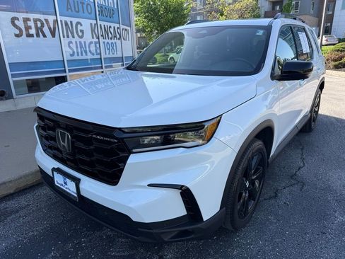 Used 2025 Honda Pilot Black Edition image 9