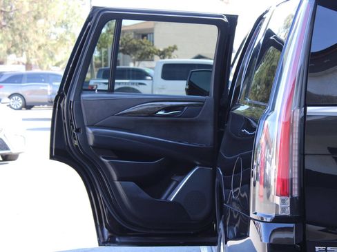 Used 2016 Cadillac Escalade Platinum AWD/4WD image 13