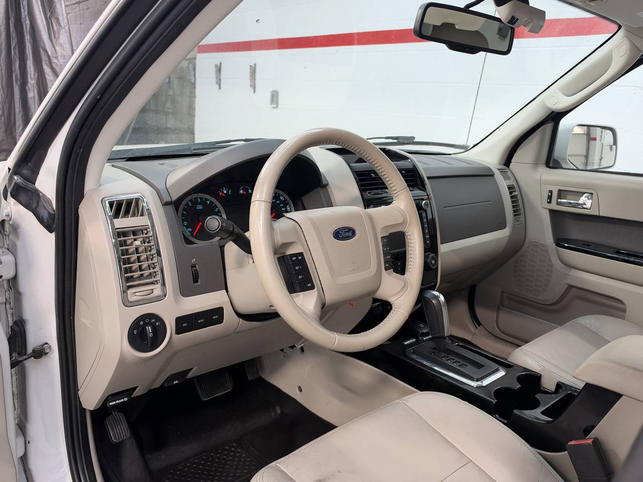 Used 2010 Ford Escape 4WD Hybrid image 17