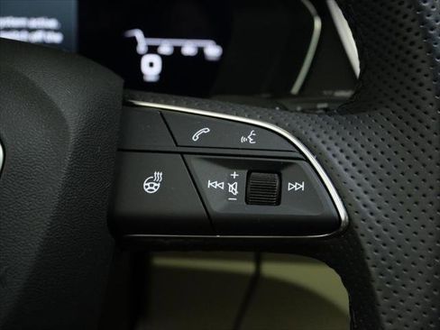 Certified 2025 Audi Q5 2.0T Premium Plus w/ Premium Plus Package AWD/4WD image 19