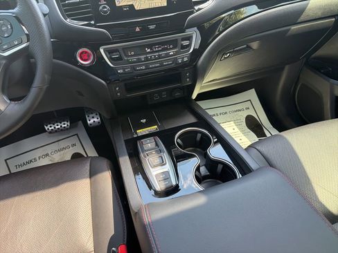 Certified 2024 Honda Passport Black Edition image 16