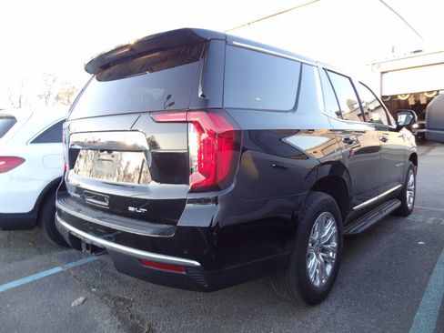 Used 2023 GMC Yukon SLT w/ SLT Luxury Package image 4