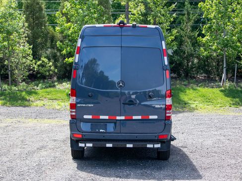 Used 2018 Mercedes-Benz Sprinter 2500 image 7