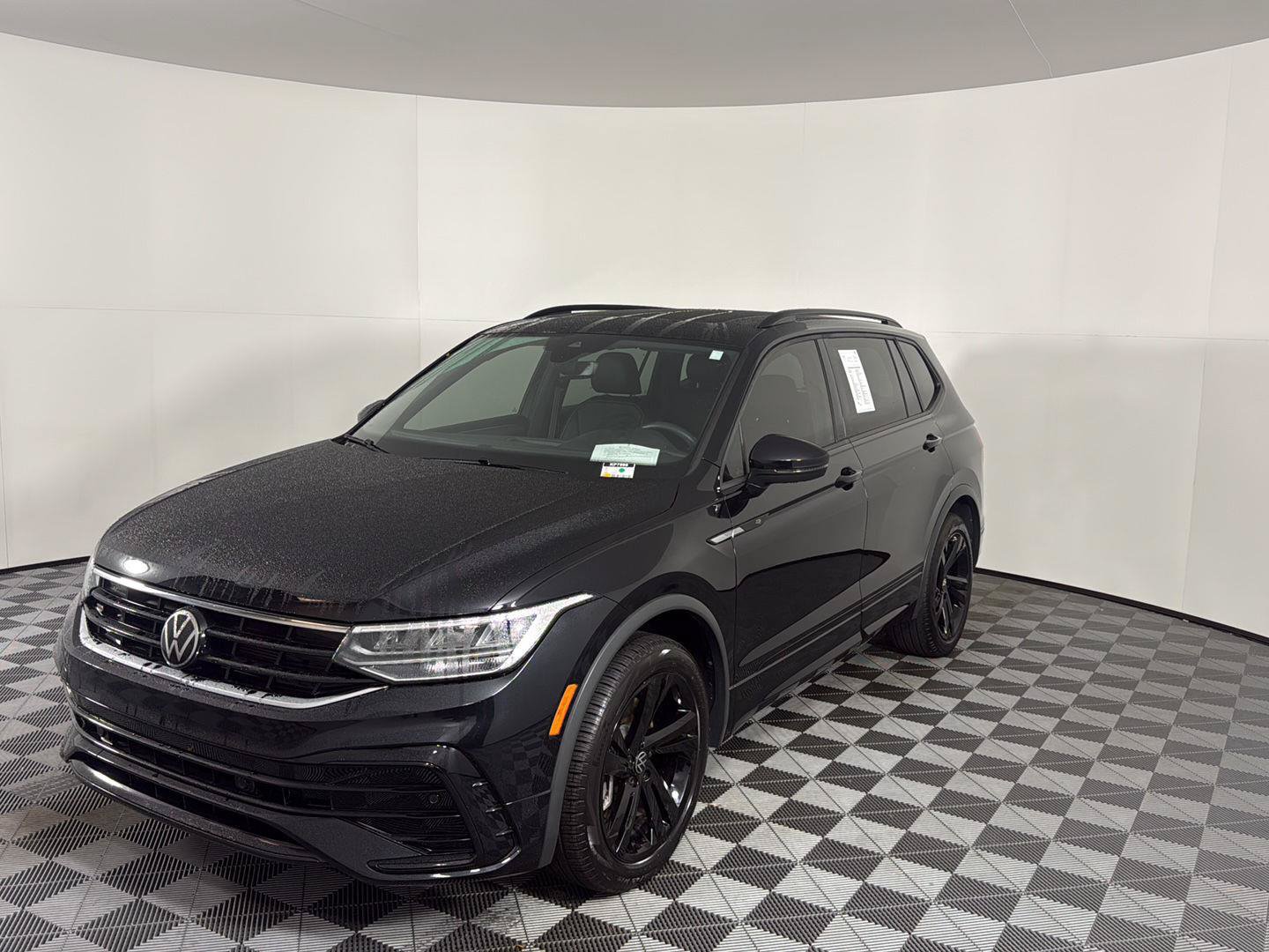 Certified 2024 Volkswagen Tiguan SE R-Line FWD image 13