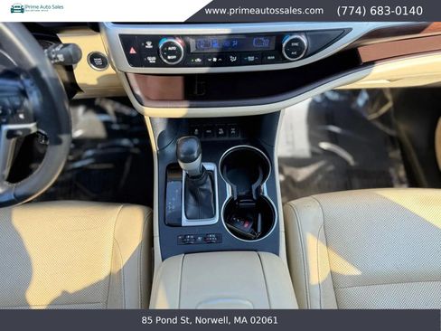 Used 2014 Toyota Highlander Limited Platinum AWD/4WD image 35