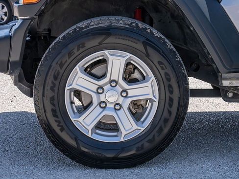 Used 2018 Jeep Wrangler Unlimited Sport S AWD/4WD image 35