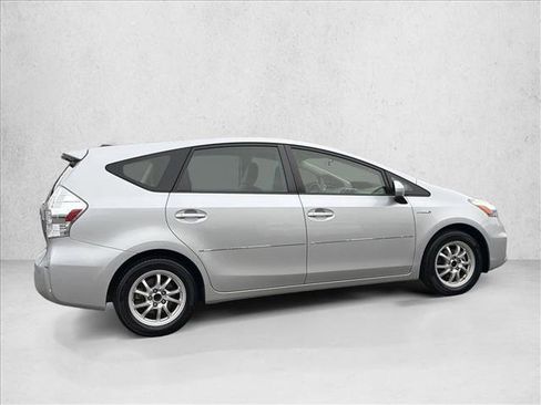 Used 2013 Toyota Prius V Three image 4