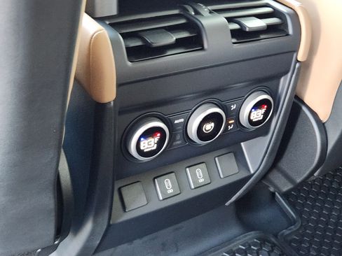 New 2026 Land Rover Defender 110 X-Dynamic SE image 32