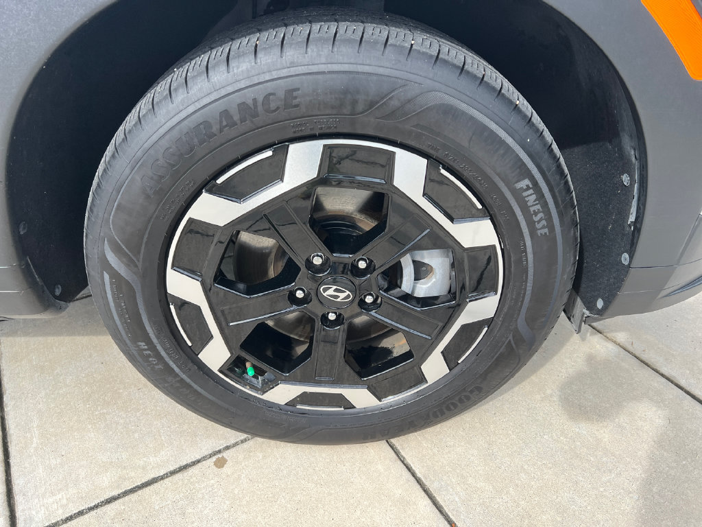 Used 2025 Hyundai Santa Fe SEL FWD image 5