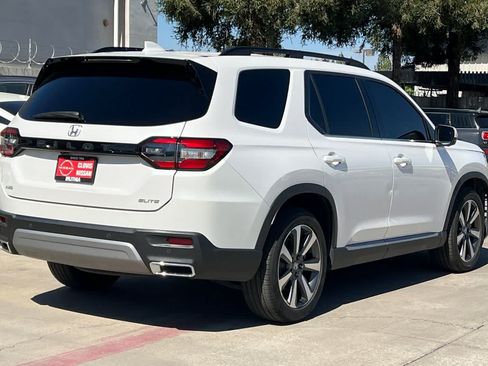 Used 2023 Honda Pilot Elite image 3