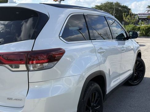 Used 2019 Toyota Highlander SE AWD/4WD image 7