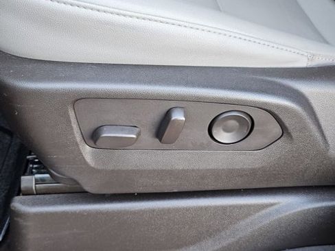 Used 2022 Chevrolet Tahoe Z71 w/ Luxury Package image 12