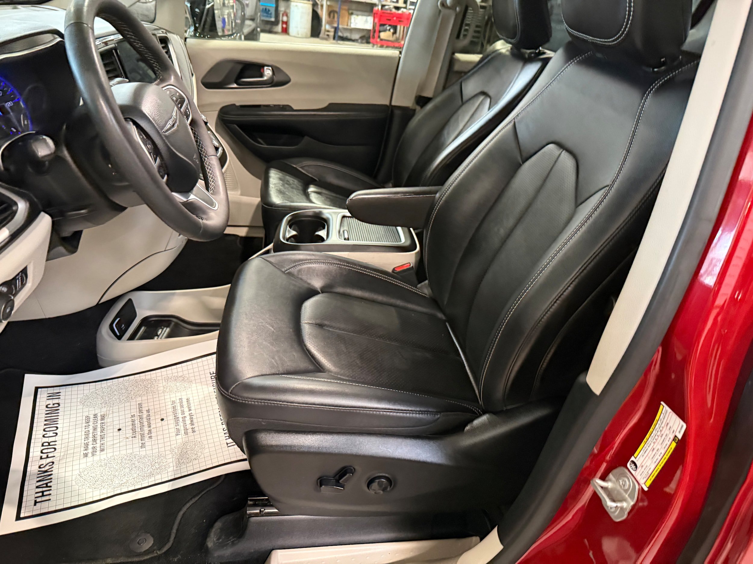 Certified 2024 Chrysler Pacifica Touring-L AWD/4WD image 39