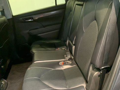 Used 2023 Toyota Highlander Limited AWD/4WD image 49