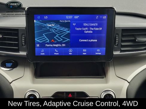 Used 2023 Ford Explorer XLT w/ Equipment Group 202A AWD/4WD image 22