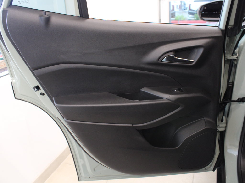 Used 2025 Chevrolet Trax ACTIV w/ Driver Confidence Package FWD image 30