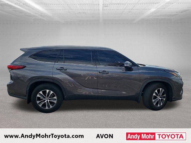 Used 2022 Toyota Highlander XLE AWD/4WD image 8