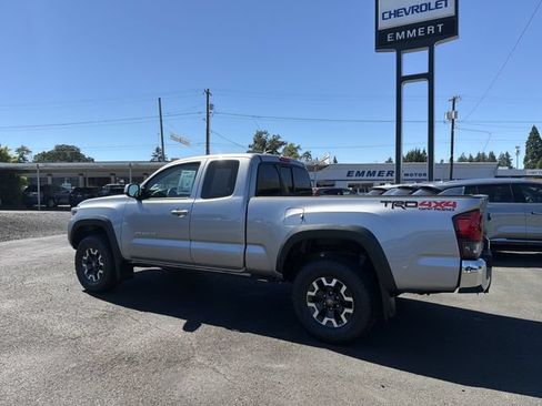 Used 2019 Toyota Tacoma TRD Off-Road w/ TRD Premium Off Road Package AWD/4WD image 3