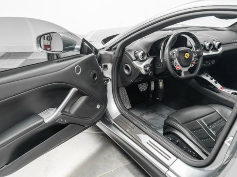 Used 2016 Ferrari F12 Berlinetta RWD image 22