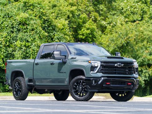 Used 2026 Chevrolet Silverado 2500 LTZ w/ LTZ Plus Package AWD/4WD image 2