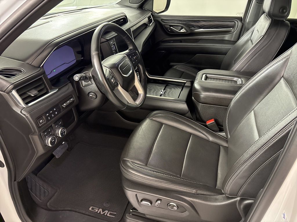 Used 2024 GMC Yukon XL Denali AWD/4WD image 29