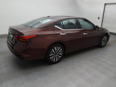 Used 2024 Nissan Altima 2.5 SV FWD image 10