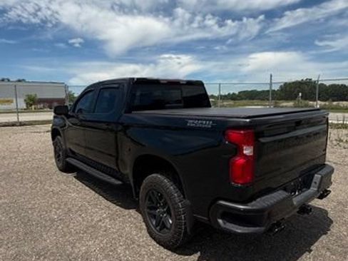 Used 2022 Chevrolet Silverado 1500 LT Trail Boss w/ LT Trail Boss Premium Package AWD/4WD image 3
