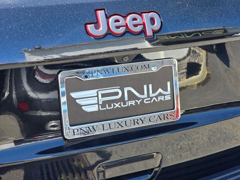 Used 2017 Jeep Grand Cherokee Trailhawk w/ Trailhawk Luxury Group AWD/4WD image 15
