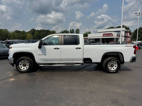 Used 2021 Chevrolet Silverado 2500 W/T w/ WT Convenience Package AWD/4WD image 2