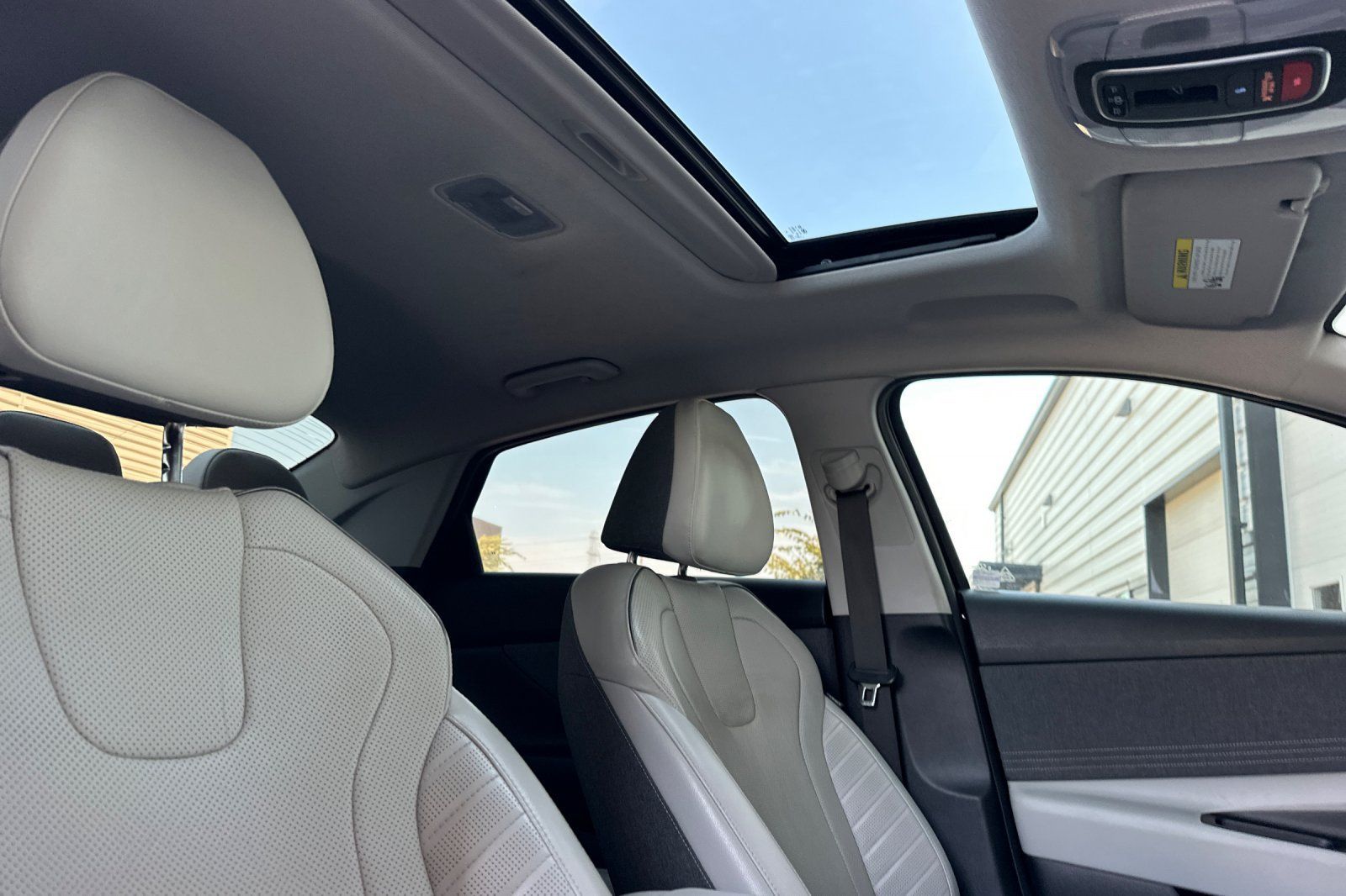Used 2022 Hyundai Elantra Limited w/ Cargo Package FWD image 16