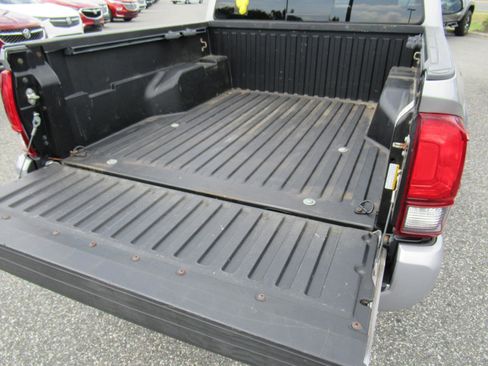 Used 2019 Toyota Tacoma TRD Sport RWD image 27