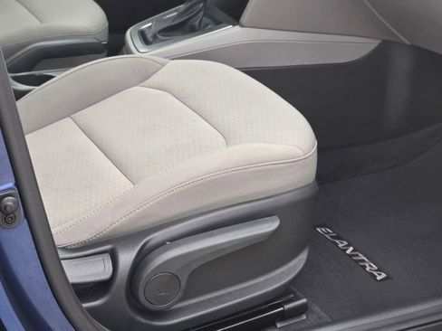 Used 2019 Hyundai Elantra SE image 10