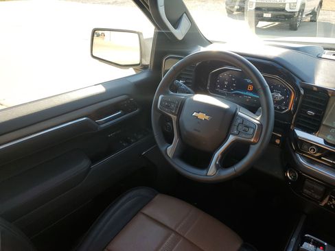 Used 2025 Chevrolet Silverado 1500 High Country w/ High Country Premium Package image 17