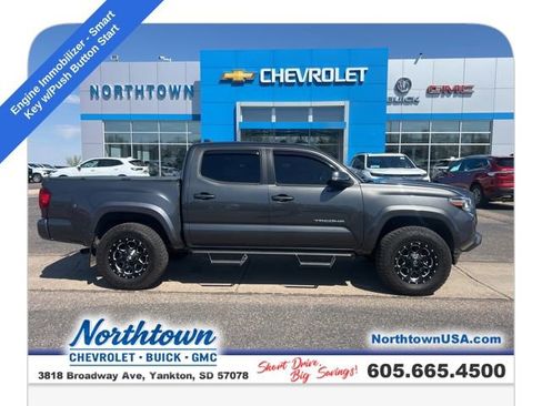 Used 2018 Toyota Tacoma TRD Sport AWD/4WD image 7