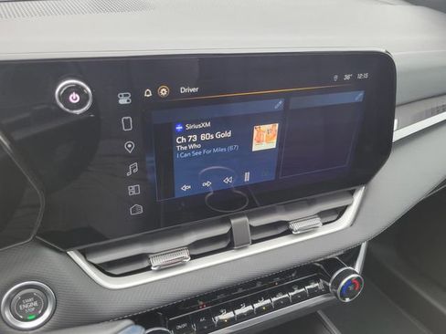 Used 2025 Chevrolet Equinox LT w/ Convenience Package II image 17