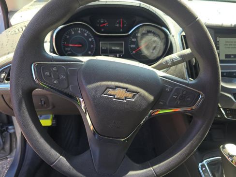 Used 2017 Chevrolet Cruze LT w/ Convenience Package image 10