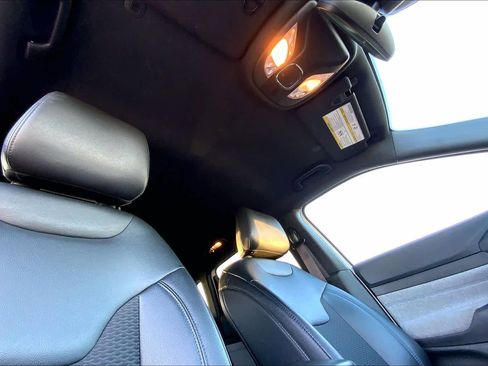 Used 2024 Jeep Compass Latitude image 13