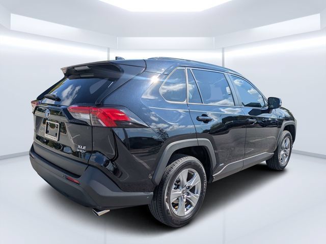 Used 2025 Toyota RAV4 XLE w/ Convenience Package AWD/4WD image 3