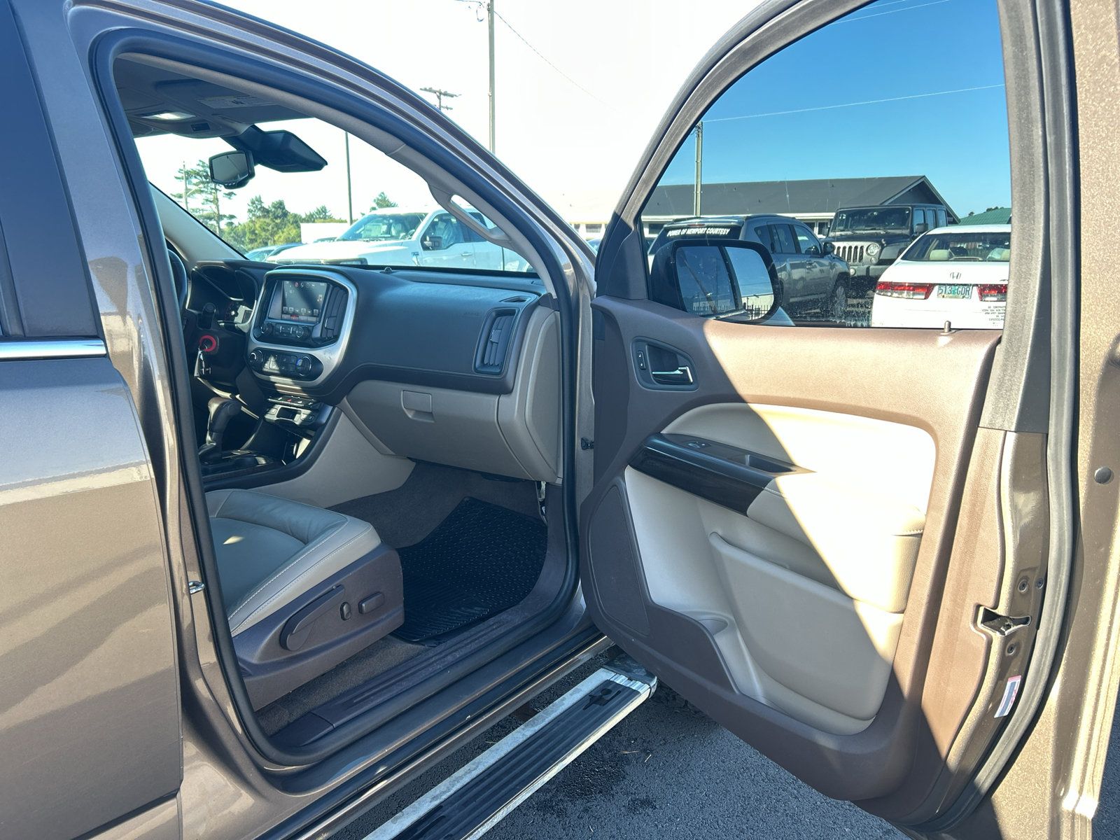 Used 2016 GMC Canyon SLT w/ Driver Alert Package AWD/4WD image 27